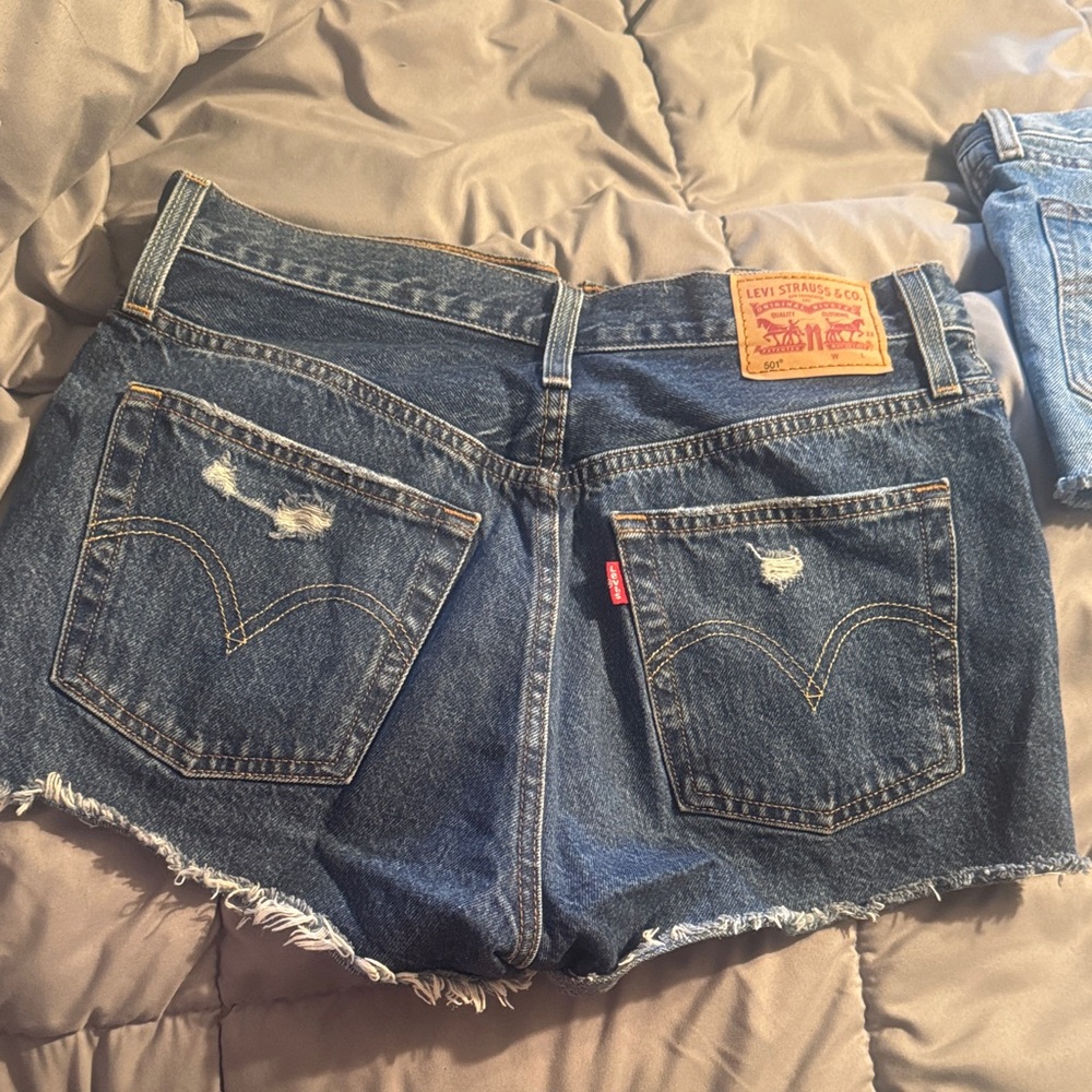 Levi jean shorts size 27